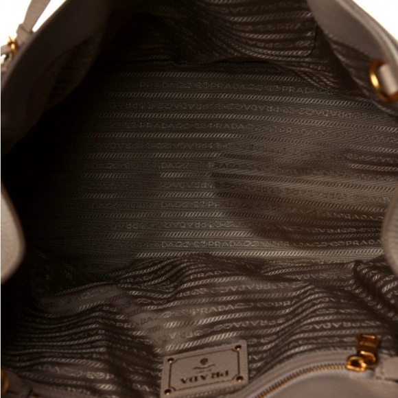 PRADA
Vitello Daino Tote Sabbia - Picture 3 of 3